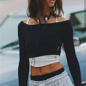 Free people movement, long sleeve off shoulder M/L brand new. Black
